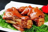 給袋式包裝機(jī)可包豬蹄、蝦滑等食品，多頭稱包裝機(jī)